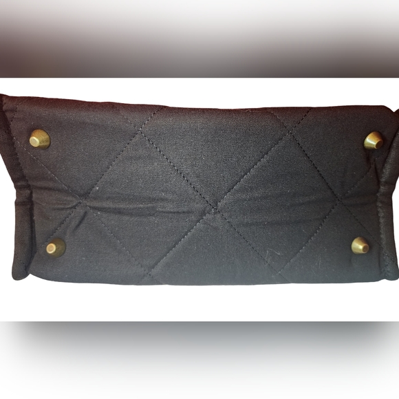 Pretty Simple Carrie Crossbody Tote - Picture 3 of 7